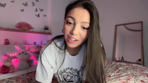 Snapshot of keirasworld chatting on 11-20-25, 12:22 keira online show from 11-20-25, 12:22