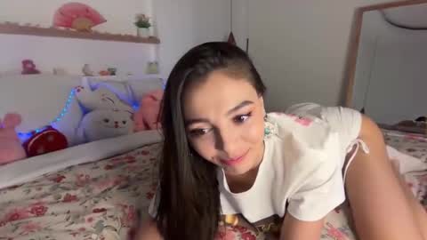 Snapshot of keirasworld chatting on 11-24-25, 12:10 keira online show from 11-24-25, 12:10