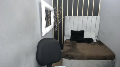  K E I Z Y  online show from 12-12-24, 12:12