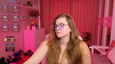 Snapshot of kellielowie chatting on 03-09-26, 07:12 kellielowie online show from 03-09-26, 07:12