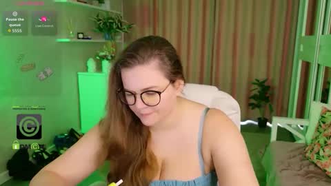 Snapshot of kellielowie chatting on 03-13-26, 07:04 kellielowie online show from 03-13-26, 07:04