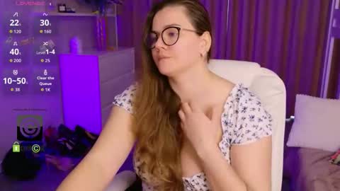 Snapshot of kellielowie chatting on 04-08-26, 06:35 kellielowie online show from 04-08-26, 06:35