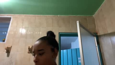 Snapshot of kelly__thomson chatting on 12-23-25, 12:52 kelly__thomson online show from 12-23-25, 12:52