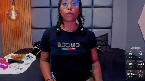 Snapshot of kelly__thomson chatting on 01-10-26, 12:12 kelly__thomson online show from 01-10-26, 12:12