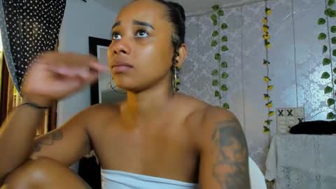 Snapshot of kelly__thomson chatting on 01-13-26, 10:15 kelly__thomson online show from 01-13-26, 10:15