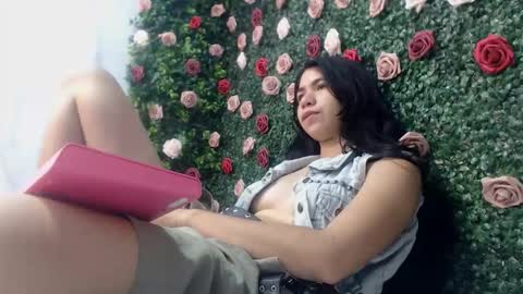 Snapshot of kelly_queenpussy chatting on 10-24-25, 06:37 KEY online show from 10-24-25, 06:37