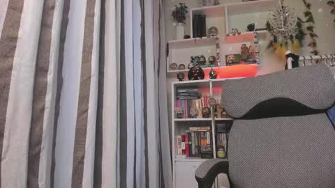 Leia online show from 10-15-25, 06:57