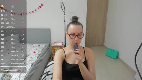 Snapshot of kellycartie chatting on 02-25-26, 12:26 Im Kelly online show from 02-25-26, 12:26