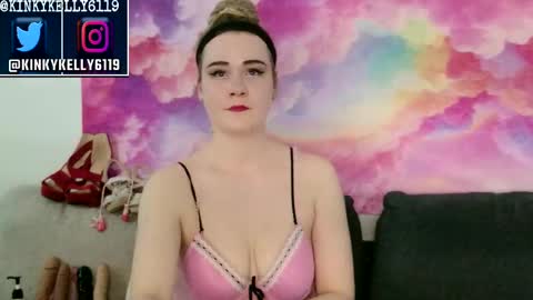 Snapshot of kellylynn76 chatting on 09-10-25, 02:11 kellylynn76 online show from 09-10-25, 02:11