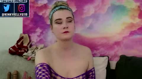 Snapshot of kellylynn76 chatting on 10-23-25, 01:05 kellylynn76 online show from 10-23-25, 01:05