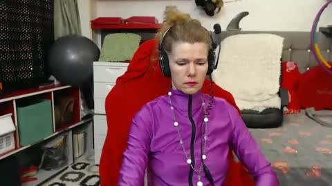 kelly online show from 12-30-24, 01:58