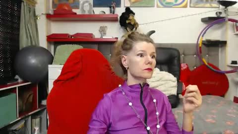 kelly online show from 12-30-24, 05:04