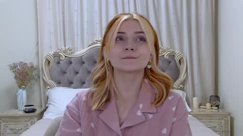 Kelly Stoneys online show from 02-05-25, 03:34