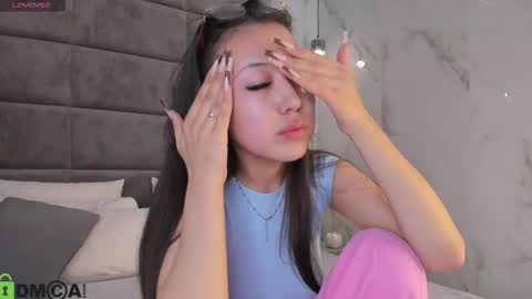 kellyy_bern online show from 10-12-25, 01:48