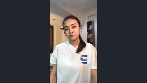 Snapshot of kelsiefeger chatting on 04-15-26, 05:20 Luna online show from 04-15-26, 05:20