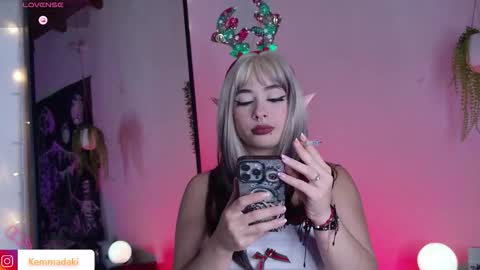 Snapshot of kemmadakii chatting on 12-21-25, 11:45 Kemma online show from 12-21-25, 11:45