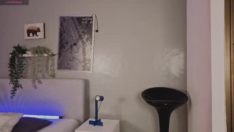 Snapshot of ken_boy_ chatting on 10-10-25, 11:42 online show from 10-10-25, 11:42