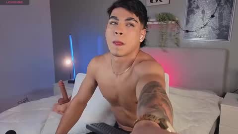 Snapshot of ken_boy_ chatting on 10-23-25, 11:42 online show from 10-23-25, 11:42