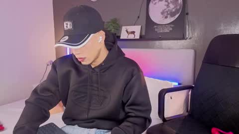 Snapshot of ken_boy_ chatting on 11-05-25, 11:43 online show from 11-05-25, 11:43