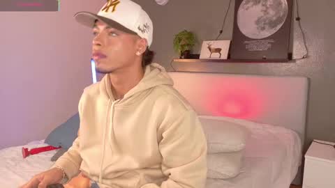 Snapshot of ken_boy_ chatting on 11-09-25, 11:30 online show from 11-09-25, 11:30