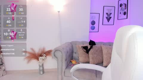 Kendall Jenner online show from 12-10-24, 05:28