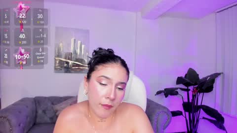 Kendall Jenner online show from 12-19-24, 12:02