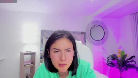 Kendall Jenner online show from 01-06-25, 07:20