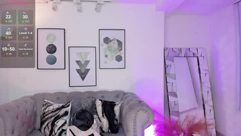 Kendall Jenner online show from 01-11-25, 10:40