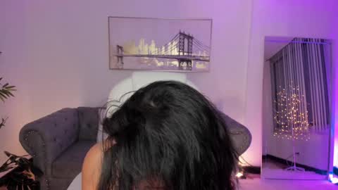 Kendall Jenner online show from 01-16-25, 01:37