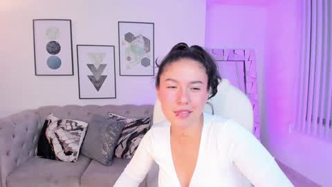 Kendall Jenner online show from 01-17-25, 07:30