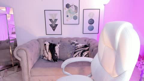 Kendall Jenner online show from 01-23-25, 05:56