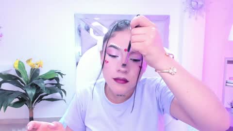 Kendall Jenner online show from 01-30-25, 02:16