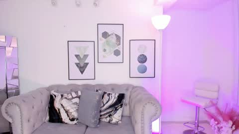 Kendall Jenner online show from 01-30-25, 05:19