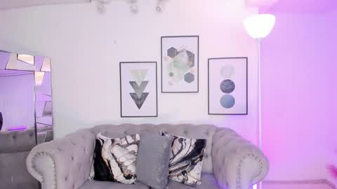 Kendall Jenner online show from 01-30-25, 08:22