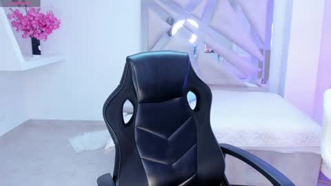 Kendall Jenner online show from 02-06-25, 08:39