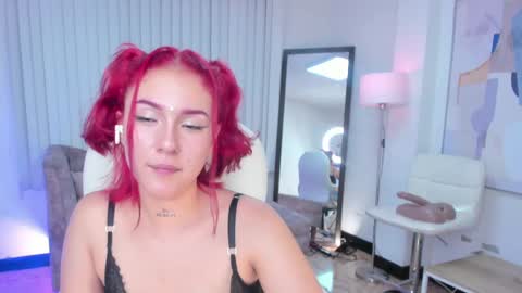 Kendall Jenner online show from 02-12-25, 07:02