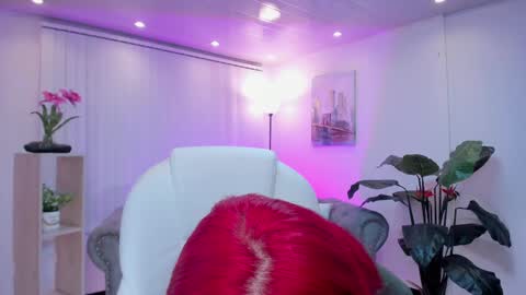 Kendall Jenner online show from 02-13-25, 05:16