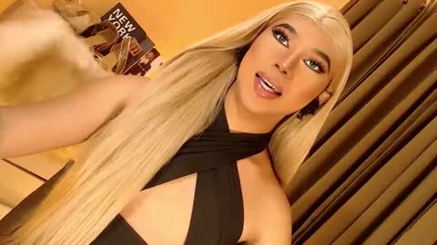 Snapshot of kendalair chatting on 10-10-25, 06:40 Ebony online show from 10-10-25, 06:40