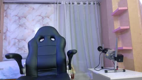 kendall696 online show from 11-18-25, 01:15