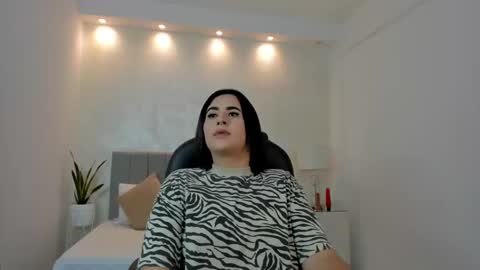 Snapshot of kendall_roous chatting on 10-14-25, 07:36 kendall_roous online show from 10-14-25, 07:36