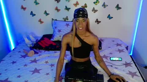 kendallgil online show from 01-10-25, 04:22