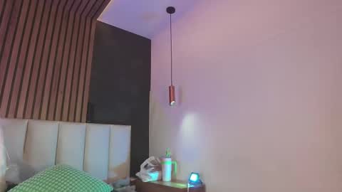 Snapshot of kendalmilleer chatting on 11-23-25, 11:32 online show from 11-23-25, 11:32