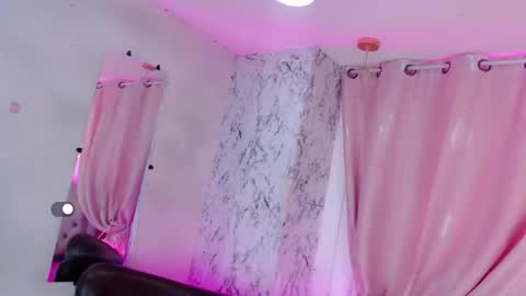 Snapshot of kendra_diaz chatting on 01-22-25, 03:20 K E N D R A online show from 01-22-25, 03:20