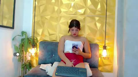 Snapshot of kendra_diaz chatting on 01-27-25, 06:52 K E N D R A online show from 01-27-25, 06:52