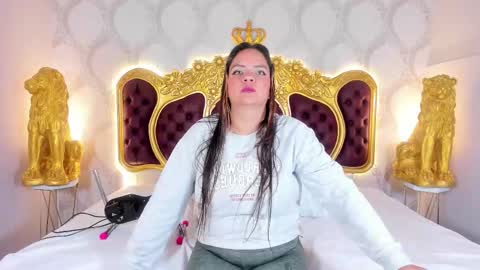 Snapshot of kendralholson chatting on 10-21-25, 04:35 Kendral online show from 10-21-25, 04:35