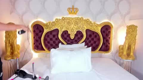 Snapshot of kendralholson chatting on 10-22-25, 04:35 Kendral online show from 10-22-25, 04:35