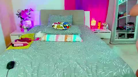 kendralove online show from 10-18-25, 02:47