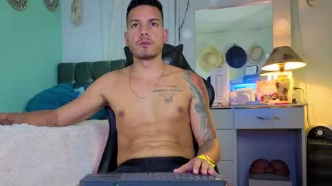 Chriss Morales online show from 10-10-25, 01:04