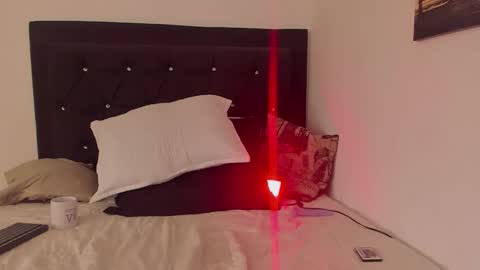 kenia davis online show from 11-25-25, 05:51