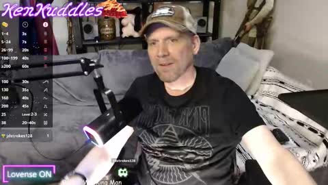 Snapshot of kenkuddles chatting on 01-14-26, 02:17 Ken Kuddles online show from 01-14-26, 02:17